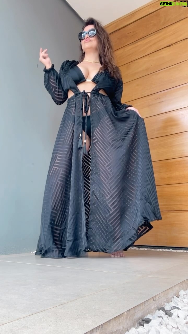 Laryssa Dias - 3 Likes - Uma mulher elegante vestindo um look beachwear poderoso ‘all black’ by @biquinis_lacosta só quer uma coisa: diversão!!! Verão, venha!! 👙☀️
A @biquinis_lacosta é uma loja araguainense especializada em moda praia com itens de fabricação própria🌴
Entregam para todo Brasil 📦
Publi*
#biquini #beachwear #modapraia #verão #2024 #laryssadias