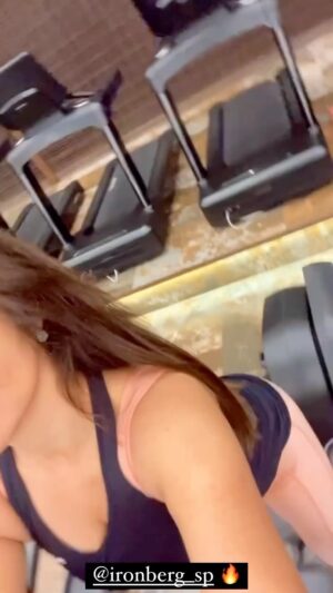 Laryssa Dias Instagram - Quem ama um cardiozinho aí?! Elíptico   Escada 🔛
É assim que eu me sinto treinando na @ironberg_sp 
Energia lá em cima 🔥
Melhor momento do dia é treinar no maior centro de treinamento da América Latina 🤛🏻 
Pronta para novos desafios em 2024 📺

Look by @bellaferrarimodafitness 
#cardio #treino #fitness #laryssadias