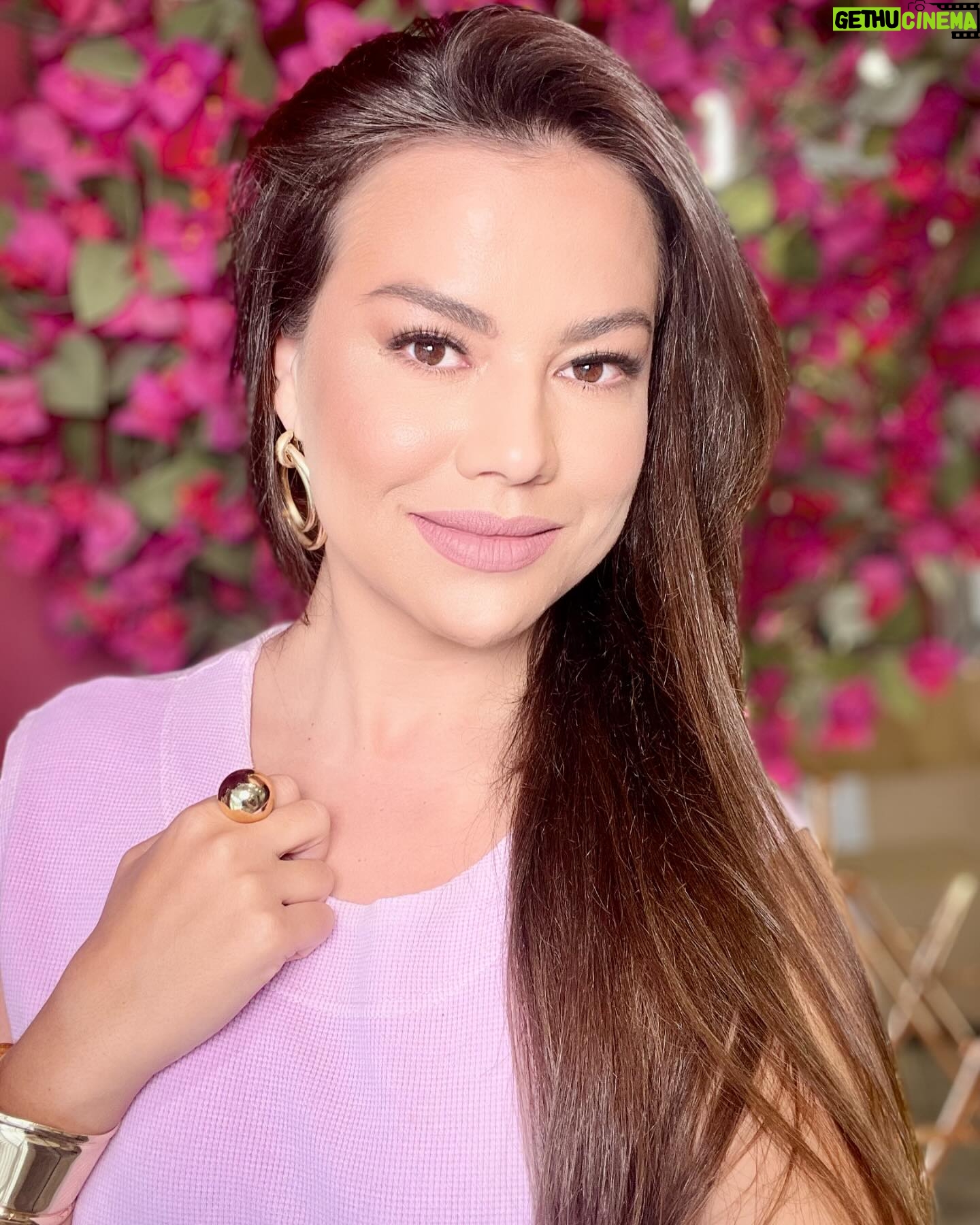 Laryssa Dias - 3 Likes - Sexta-feira 💜
Make Beauty by @adrioliveira_beauty 💄
#maquiagem #makebeauty #laryssadias