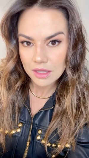 Laryssa Dias Instagram - Do rolo de câmera 🎞️
Desses dias💄
Make up sem filtro e com emoção 😍
Beleza natural, gosta?!

#makeup #maquiagem #beleza #belezanatural #mood #laryssadias