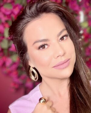 Laryssa Dias Instagram - Sexta-feira 💜

Make Beauty by @adrioliveira_beauty 💄

#maquiagem #makebeauty #laryssadias