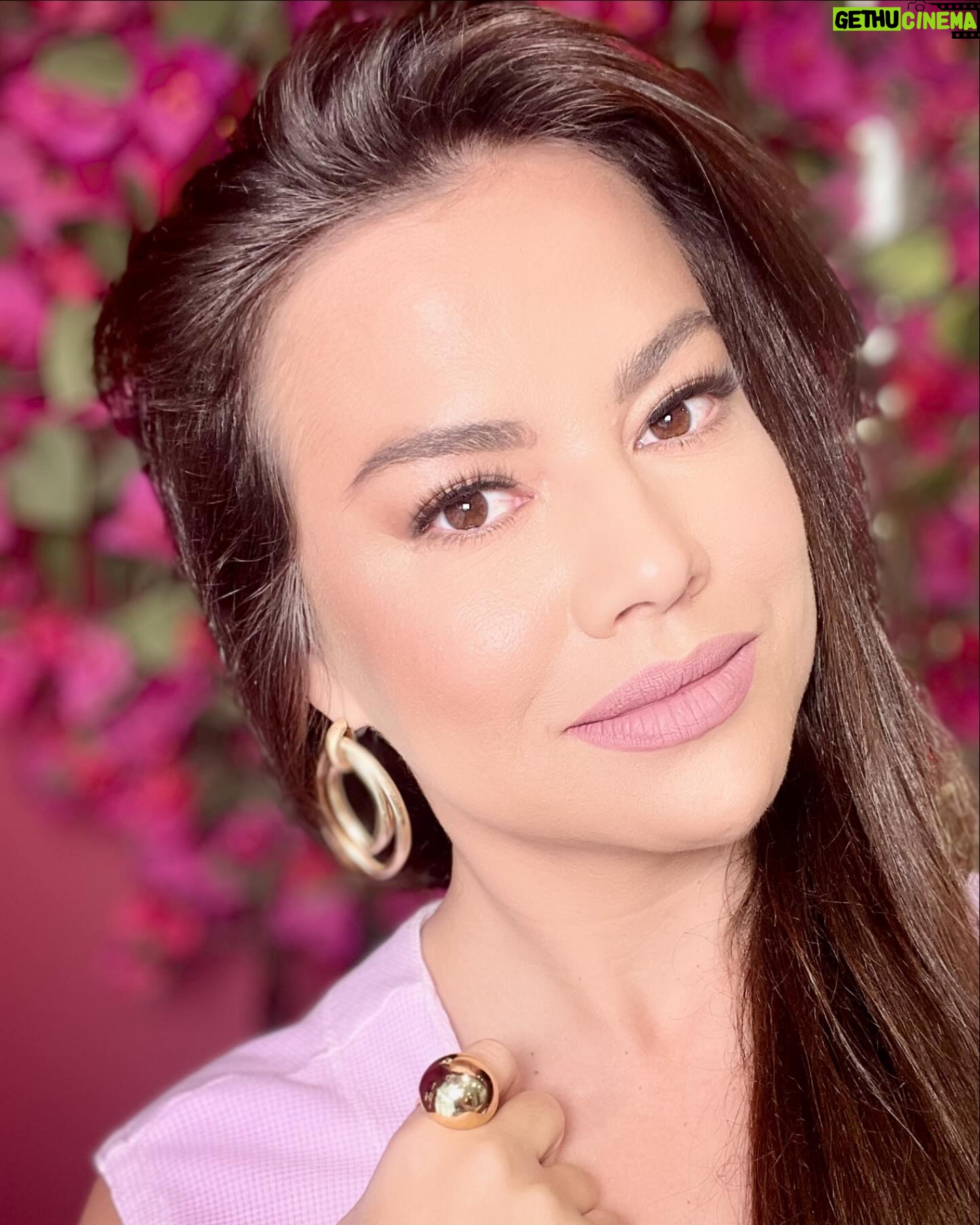 Laryssa Dias - 3 Likes - Sexta-feira 💜
Make Beauty by @adrioliveira_beauty 💄
#maquiagem #makebeauty #laryssadias