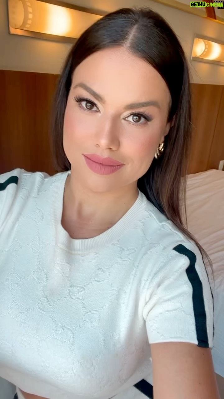 Laryssa Dias - 3 Likes - É um fato! 🍪 hihihihi
By @ivetesangalo 😻