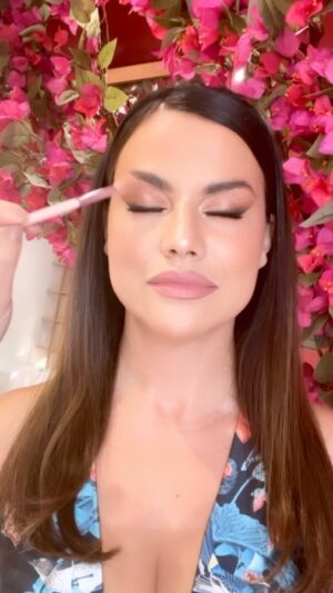 Laryssa Dias Instagram - Make up com a cor tendência 2024 🍑
#pessego #pantone2024 #peachfuzz
Gostaram??? 😍
By @adrioliveira_beauty 💄

#laryssadias #maquiagem #tendencia #makeuptutorial