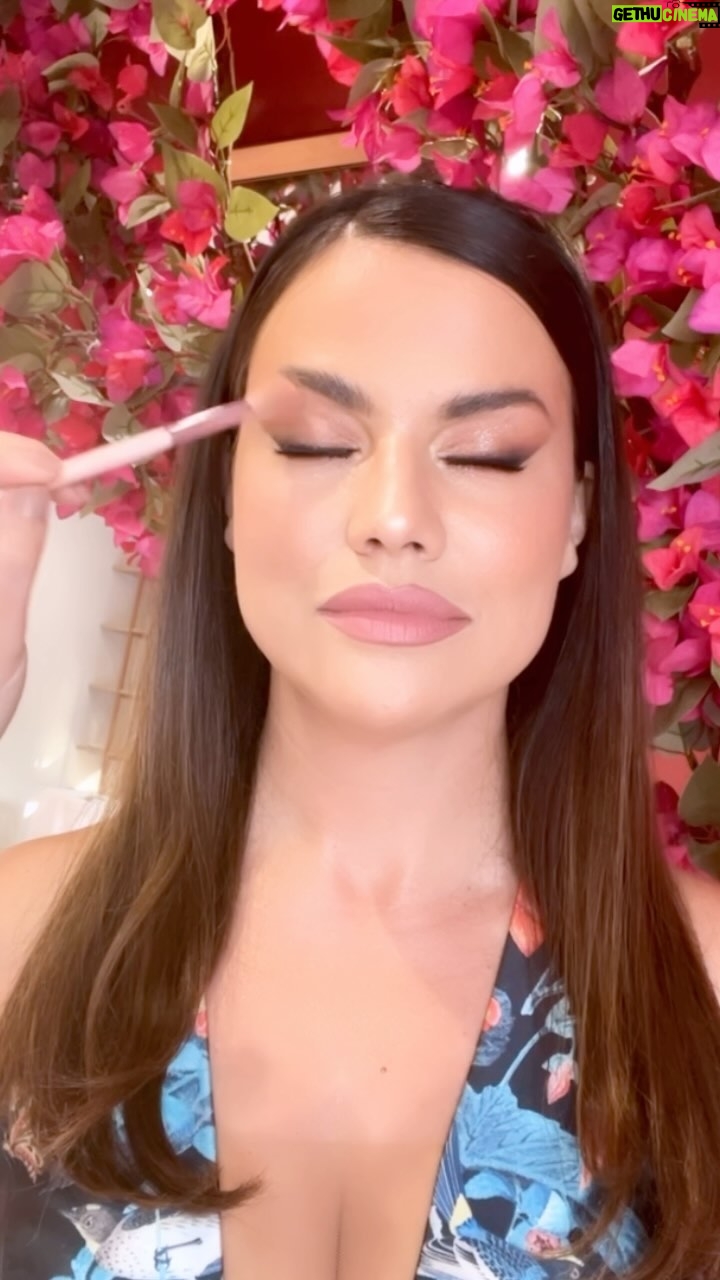 Laryssa Dias - 3 Likes - Make up com a cor tendência 2024 🍑
#pessego #pantone2024 #peachfuzz
Gostaram??? 😍
By @adrioliveira_beauty 💄
#laryssadias #maquiagem #tendencia #makeuptutorial