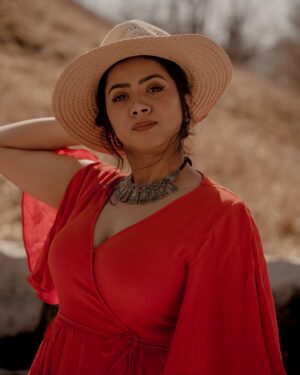 Lasya Nagaraj Instagram - Pc : @ansh_sogani 
.
.
.
#wildwildwest #grasslands #canada #nature #redlady #contrast #breezyday