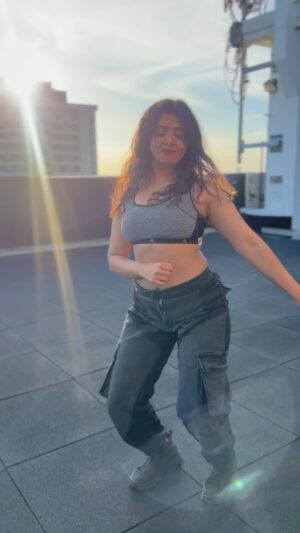 Lasya Nagaraj Instagram - Levitating with joy in the sunset!🌇 
Sheer happiness, sheer bliss! 💕
.
.
.
.
#happydancing #freemind #confidentyou #levitating #purejoy #dancinginthesunset #toronto #canada