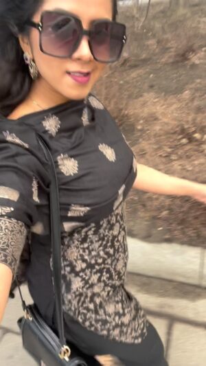 Lasya Nagaraj Instagram - Screw it ! Let’s go traditional 😉
.
.
.
#walklikeyouownit #whereeveryougo #dontforgetyourroots #toronto