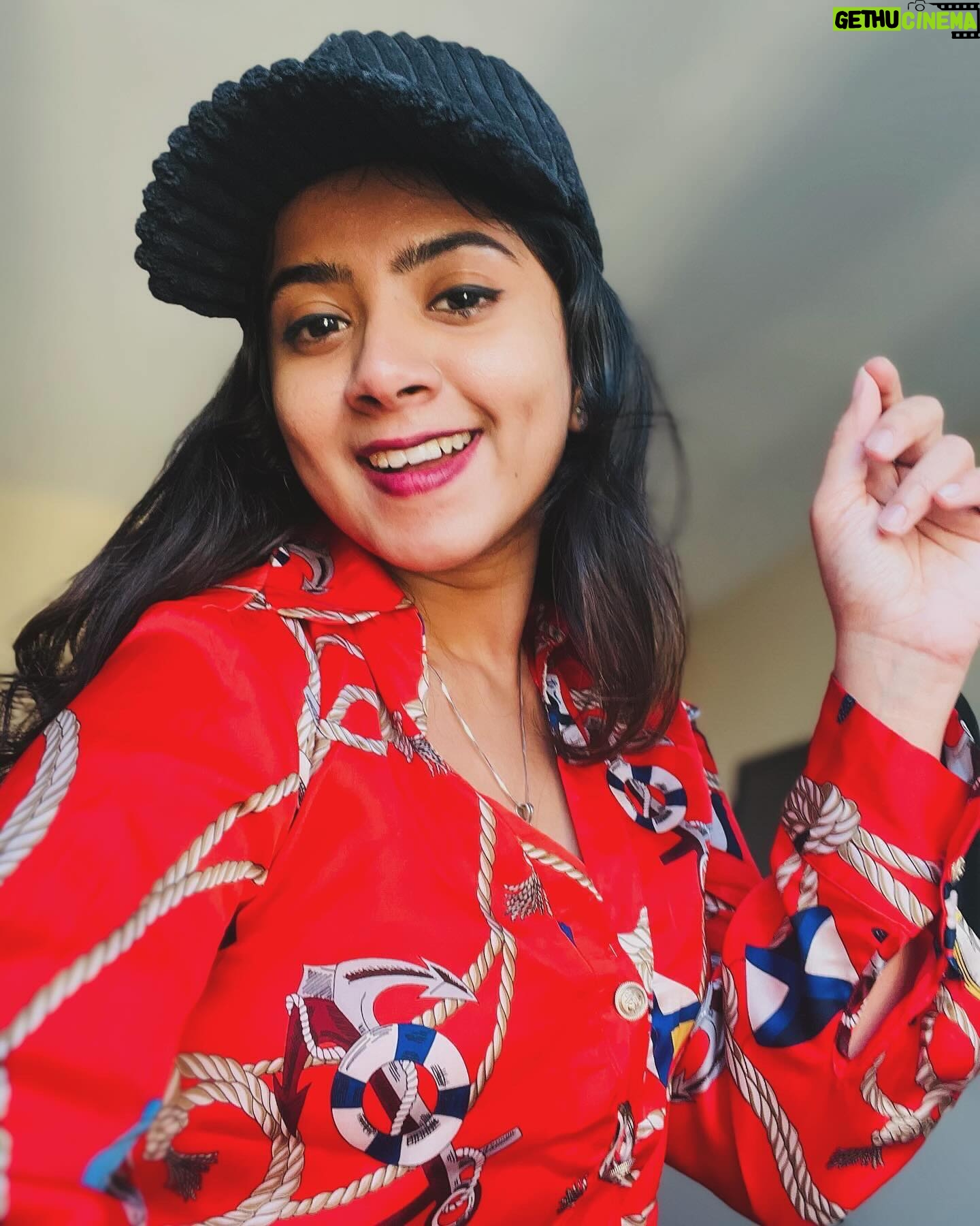 Lasya Nagaraj Instagram - Soaking in the Canadian vibes .. #chillvibes #canada #feelinggood #harshwavessettling