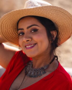 Lasya Nagaraj Instagram - #gypsygirl 
Photography : @ansh_sogani 
.
.
.
#desertrose #redmistress #canada🇨🇦