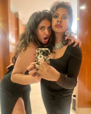 Lasya Nagaraj Instagram - I’m gonna miss each one of you so so so much 😔😢
Thanks for being there like pillars in my life for the past few years. You’ll mean the world to me. I’ve learnt so many life lessons from each one of you. Feeling extremely sad to stay away 🥺😢😭

I only wish the best for all of you 😘😘
Lots of love, light and wild hearts ♥️♥️✨✨🫶🏻🫶🏻
#mymains #nostalgic #tears #happines #loveandwildhearts