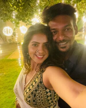 Lasya Nagaraj Instagram - I’m gonna miss each one of you so so so much 😔😢
Thanks for being there like pillars in my life for the past few years. You’ll mean the world to me. I’ve learnt so many life lessons from each one of you. Feeling extremely sad to stay away 🥺😢😭

I only wish the best for all of you 😘😘
Lots of love, light and wild hearts ♥️♥️✨✨🫶🏻🫶🏻
#mymains #nostalgic #tears #happines #loveandwildhearts