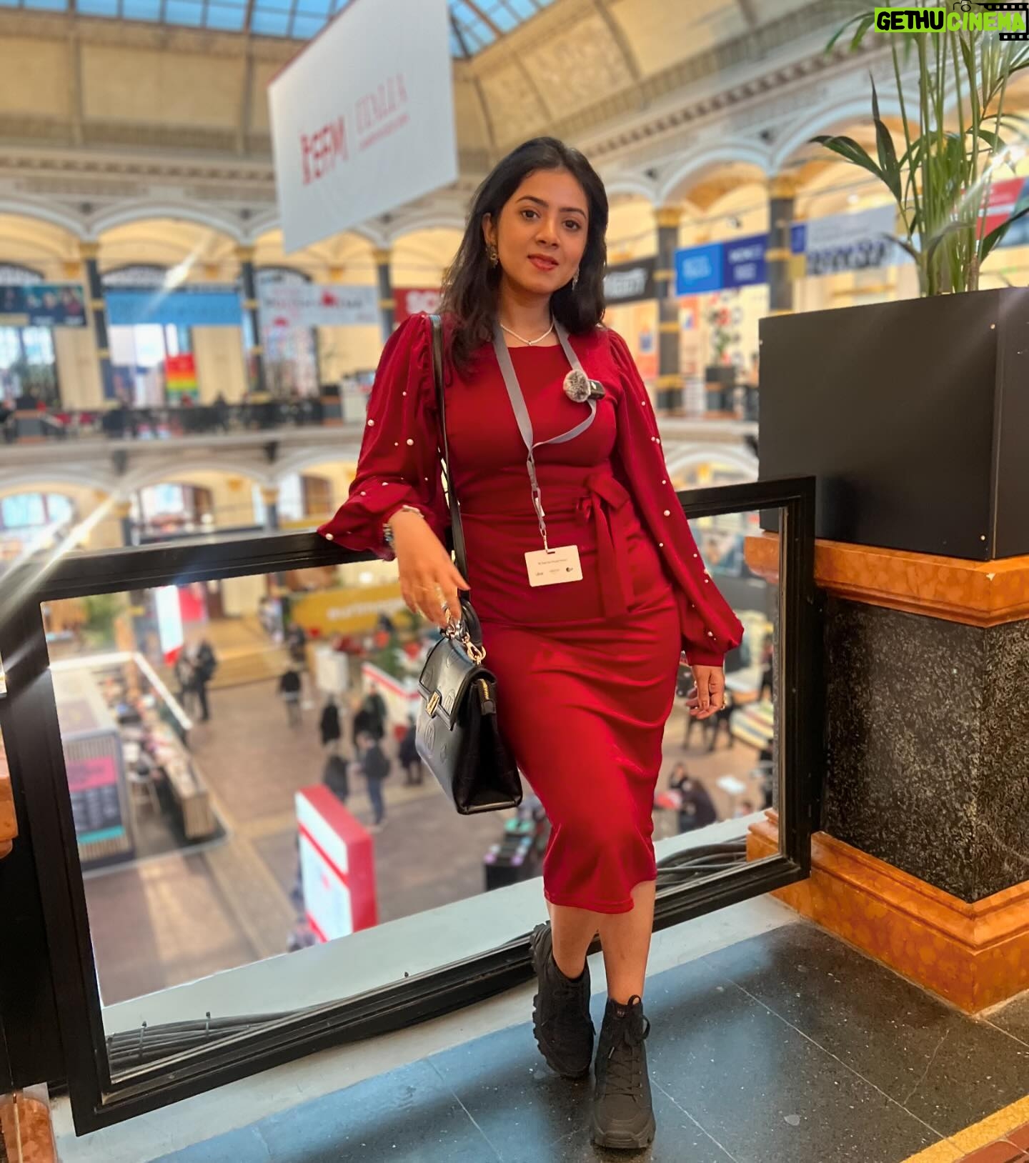 Lasya Nagaraj Instagram - How many of you want to go to the European Film Market, the Berlinale or the Cannes Film Festival’s at least once in your lifetime? #tfsxberlinale @torontofilmschool
