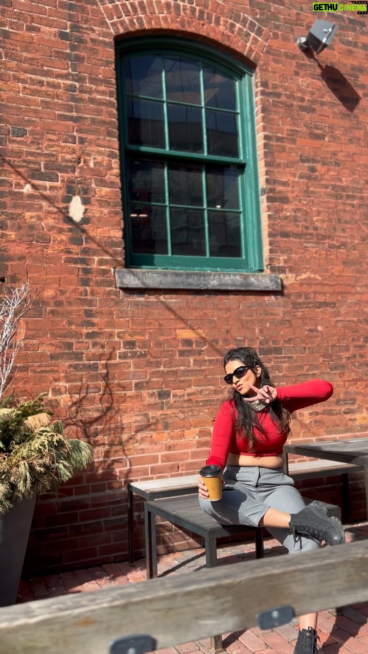 Lasya Nagaraj Instagram - ✌🏻✌🏻 . . . #filming #distillerydistrict #casualwear #shooting #redhot #instadaily