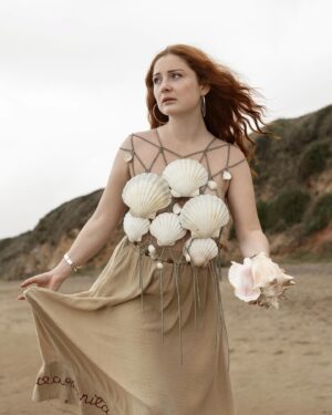 Laurène Arnoux Instagram - Calypso 🐚 
Par @blanchard.elisa 
Wearing @jeannefriot