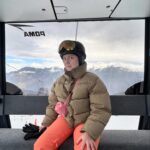Laurène Arnoux Instagram – En mode montagne 😘 
(c’est Garfield la troisième photo)