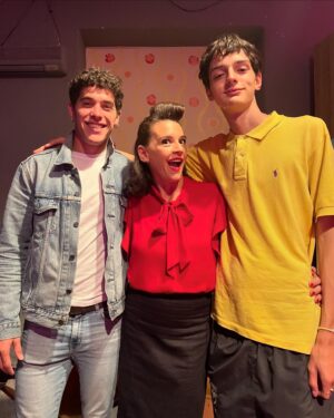 Laura Azcurra Instagram - Mis dos hijos se saludan 👯‍♀️ 

El fake y el real ✨ 😻

Amé este encuentro 🥹Orgullo total 

@marcocraft06 ❤️ Love of my life. Me enseña a ser madre en la vida ✨

@elpurre 🧡 Por siempre #alvaro 💫 Mercedes Taylor de Achaval, mother de ficción 

Gracias #goviveatumanera por presentarme a tan talentoso y generoso ser 🫶🏾

Y por permitirme conocer personas amorosas que adoraron el proyecto y me saludan cada día desde distintas partes del mundo 🌎

De yapa una foto encontrada con la Pili @pili_pascual_ 🦄✨ y mi ami- hermanazo @danielcampomenosi que casualmente hoy está cumpliendo años 🎉

Todo amor 💓 

#actorslife #amistad #familia