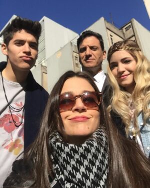 Laura Azcurra Instagram - Mis dos hijos se saludan 👯‍♀️ 

El fake y el real ✨ 😻

Amé este encuentro 🥹Orgullo total 

@marcocraft06 ❤️ Love of my life. Me enseña a ser madre en la vida ✨

@elpurre 🧡 Por siempre #alvaro 💫 Mercedes Taylor de Achaval, mother de ficción 

Gracias #goviveatumanera por presentarme a tan talentoso y generoso ser 🫶🏾

Y por permitirme conocer personas amorosas que adoraron el proyecto y me saludan cada día desde distintas partes del mundo 🌎

De yapa una foto encontrada con la Pili @pili_pascual_ 🦄✨ y mi ami- hermanazo @danielcampomenosi que casualmente hoy está cumpliendo años 🎉

Todo amor 💓 

#actorslife #amistad #familia