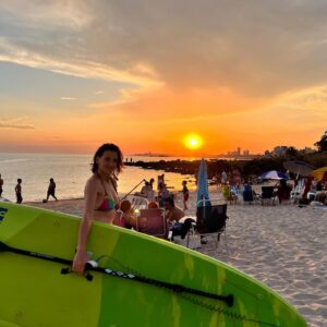 Laura Azcurra Instagram - Uruguay nomás 🩷

Gracias #montevideo 🇺🇾 
Atardecer de un viaje magia sin fin ✨

Ire compartiendo todo lo vivido, lo encontrado, reencontrado y lo aparecido 🎆 

Gracias @yamandulasa 🫶🏾 cómplice, anfitrión de lujo, hermano y marido de la otra orilla 🙏🏾

#amistad #riodelaplata ❤️#vamoarriba