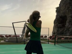 Laura Bailey Instagram - Took the scenic route home from work in Sicily...
And got to play on my favourite court in the world!
@ilsanpietrodipositano 🤍