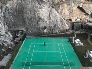 Laura Bailey Instagram - Took the scenic route home from work in Sicily...
And got to play on my favourite court in the world!
@ilsanpietrodipositano 🤍