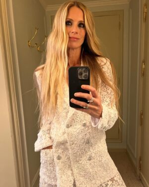 Laura Bailey Instagram - Towards Spring..

Go see ~

•Celebrating Silver @hamiltonsgallery ~ 9 March

•Auerbach ~ The Charcoal Heads @courtauld ~ 27 May

P.S. Listen to the artist on This Cultural Life ~
Radio 4 via @bbcsounds ..A gem.

Love London 🤍

Philippe Garner
Lucilla (Wet Hair), La Voile Rouge, 1976

Frank Auerbach
Head of Julia, 1960