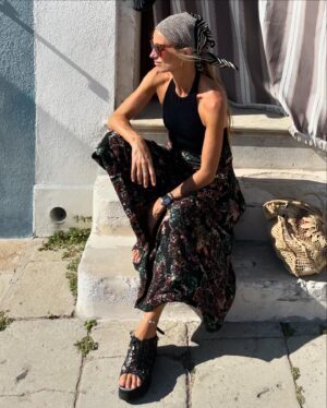 Laura Bailey Instagram - Wanderlust via @portermagazine ~

A joy to share special travel memories (& a few fantasies..) with PORTER & @netaporter ..
From trekking  with the silverbacks in Rwanda to a quad-bike Kalahari adventure, 
tennis in Venice (!) to  the Walk of The Gods.
Dream destinations near & far plus a few tips & secrets. 
Will aim to add more links and details in my stories later.

Link in my bio ☀️💋

Special thanks to J.C. & @katie_berrington 🩵