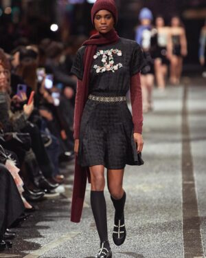 Laura Bailey Instagram - Manchester in December for @CHANELOfficial Métiers d’art was a trip to remember – a deep dive into the style and culture of the city.
 
The extraordinary show on Thomas St in the Northern Quarter, which played out to a soundtrack of made-in-Manchester classics from New Order to Soft Cell, and attracted a host of fashion, film and sports stars, felt cinematic, immersive and poetic. 
 
I dreamt of wearing the looks (favourites in my stories), but was also inspired by the energy of the catwalk and the city – the rock and roll slouch, the tomboy nonchalance of the accessorising, the slept-in eyeliner – as well as, of course, the warmth of the Manchester welcome.
 
Northern Soul and a very British rebel spirit infuses the ever-evolving codes of the House of #CHANEL in a collection currently beaming rainbow bright (and acid green and Parisienne black leather attitude ) from the windows of @Harrods in Knightsbridge. Even passing by on my bicycle yesterday, just a glimpse of a favourite dress made me want to cancel plans and go out dancing. CHANEL is with the band.

You can visit the #CHANELMetiersdArt exhibition on the Ground Floor at #Harrods until Wednesday 26th June. 

#ad @chanelofficial #ChanelMetiersdArt #Harrods #HarrodsFashion #CHANEL