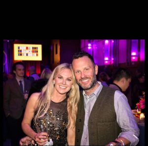 Laura Bell Bundy Instagram - Throwback to Sunday’s opening night of How To Dance In Ohio @ohiomusical. A groundbreaking musical about 7 autistic kid’s journey into adulthood played by 7 autistic young actors who all blew me away. Composed by my dear friend @jacobyanduramusic 

Jumpsuit by @randirahm 
Photo by @mundellmodernpixels 
Hot Date @thomhinkle