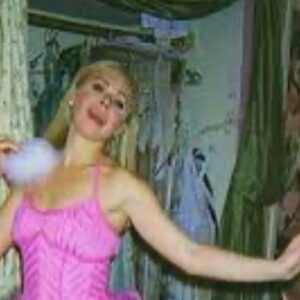 Laura Bell Bundy Instagram - ‘Let us be glad. Let us be grateful.’
Circa de 2004
#wicked 

@edenespinosa @idinamenzel