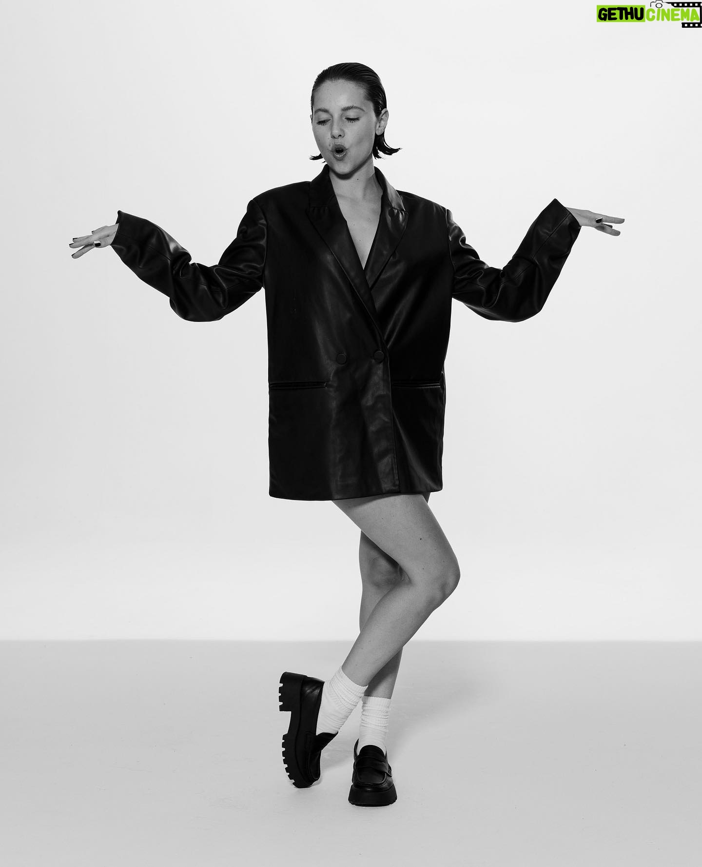 Laura Dutra - 7.8K Likes - • peut-être tout •
:)))
photos @victorpollak
assisted by @barbararayenmonte