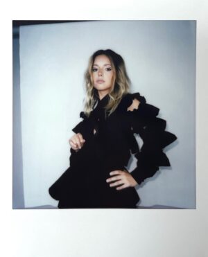 Laura Dutra Instagram - black velvet? 

Photo @eu.bicho
Styling @dianarconceicao
Dress @nopinbrand
Jewellery @beatrizjardinha
MUA @danielainacio.mua
@mais.que.uma