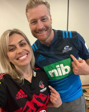 Laura McGoldrick Instagram - Date 1 ➡️ 9 years married. Who would of thought a date at the Warriors would have resulted in 12 years together, countless adventures and 2 beautiful babies. And although we don’t always agree on sports teams (Crusaders 7-peat, yeoow ❤️‍🔥) we do agree on one - Up the Wahs! I am so grateful for you. Happy anniversary @martyguptill31 🖤 I love you xx