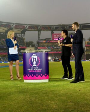 Laura McGoldrick Instagram - Big day out in Mumbai.. 🏏🇮🇳🖤