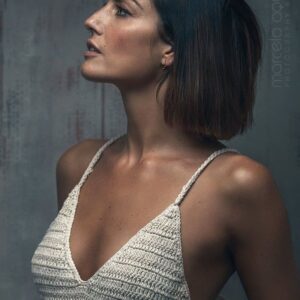 Laura Moure Instagram - Pue si. Aunque no lo creas he sonreido con el corazon roto, llorado a puerta cerrada y peleado batallas que nadie jamás supo....

📷 @marceloaquiliophoto 
Maqui @tachycuesta 
Pelu eva