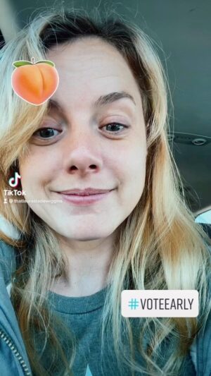 Laura Slade Wiggins Instagram - Don’t forget to vote yall! #gavoter🍑 #voteearly #midterms