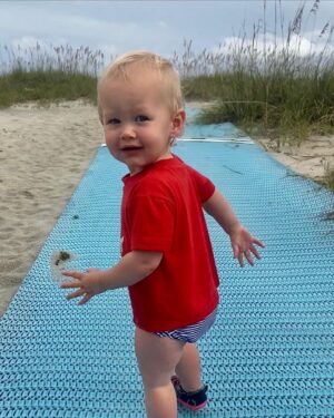 Laura Slade Wiggins Instagram - This is finally a time to stop the overthinking mom loop. It’s easy to get older, but it’s harder wrapping your head around it. So #grateful to be having the #familyvacation with #mybeautifuldaughter #firststepsonthebeach #hopeyouarewell