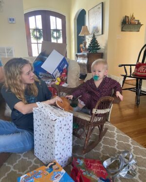 Laura Slade Wiggins Instagram - We have had a blessed holiday this year! Christmas always means a lot to my family. I know it can be a hard time this time of year. Especially, after the weather and the year that we have gotten through. I do believe in seasons, so I wish you the very best season this coming year.#frommyfamilytoyours #happyholidays #merrychristmas #happynewyear @kyleweishaar