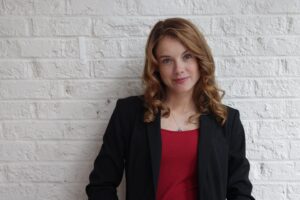 Laura Slade Wiggins Instagram - New headshots… but not for acting. I am entering my #sidehustle phase of life. This strike is not easy on the rainy day fund. I am now a licensed real estate agent at @kwpeachtreecity if you’re looking for properties in the south Atlanta area, let me know!