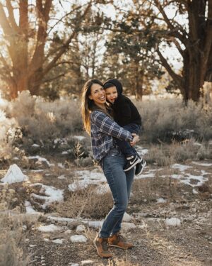 Laura Bailey Instagram - smooshers. ❤️

Impromptu photoshoot from my bestie @pamelajoybaker at @heirlumephotography.