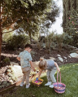 Laura Bailey Instagram - 🐰🌸🐣 (The best pics always come from @pamelajoybaker.)