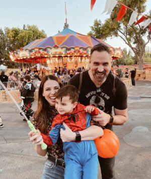 Laura Bailey Instagram - 👻 Spooky fun 👻 

Thank you forever to my bestie @pamelajoybaker for the pictures 🧡