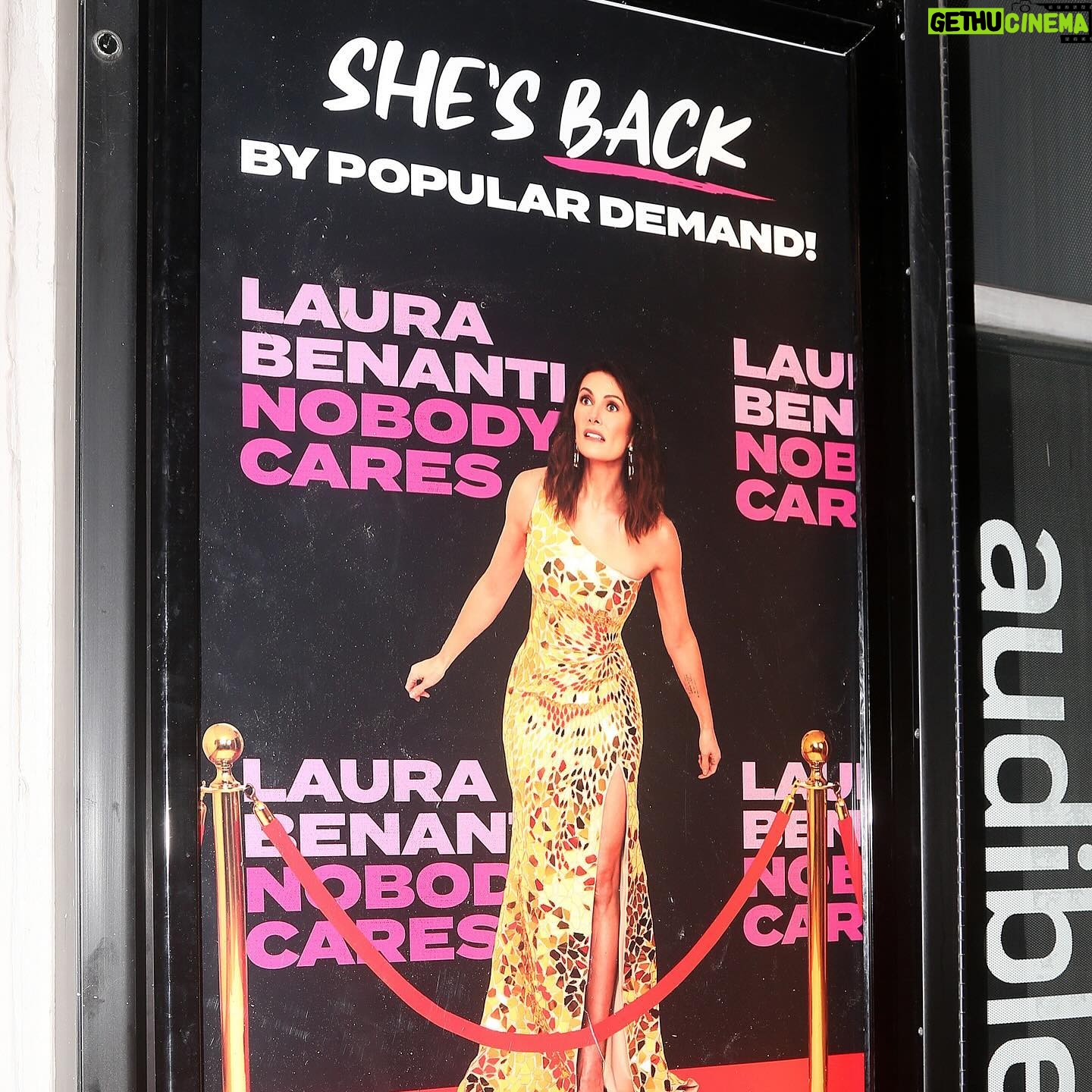 Laura Benanti Instagram - Thank you to all my friends and family who came out and showed me how much they care! Thank you to our tremendous audiences! Thank you @audibletheater for making this possible and for giving me so much freedom! Thank you to my friend and collaborator of 20 years, @therealtoddalmond and our brilliant director @amaginnis Come see our show! I think you’ll like it!! Now running through June 2nd. Link to tickets in bio! 💁🏻♀️: @voelhair 💄: @mikeyclifton 👗: @jakesokoloff Photos by Bruce Glikas @bruglikas @broadwaybruce_