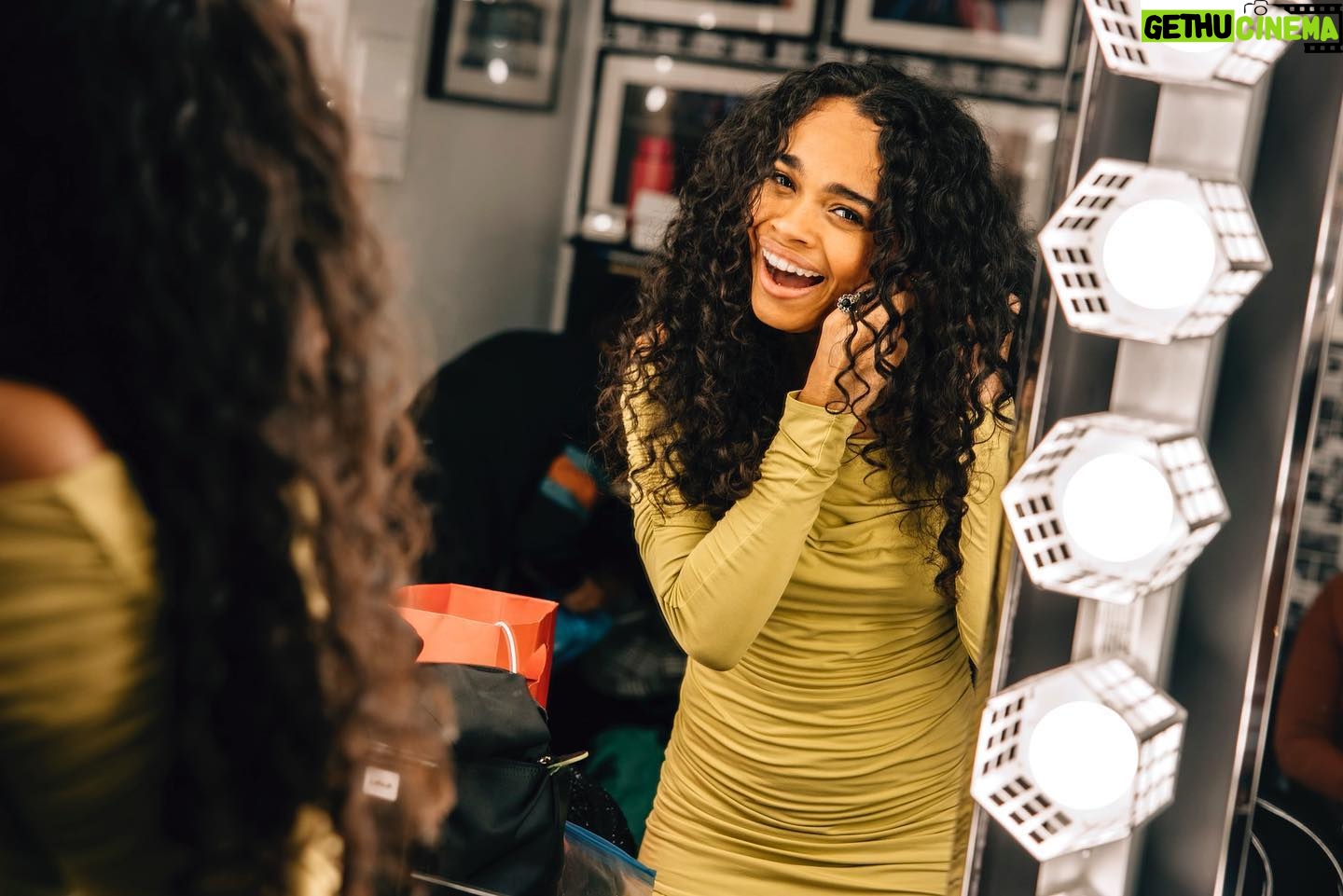 Laura Benanti Instagram - For two years we have dreamed of bringing together a company of brilliant and generous femmes to introduce @mirandaferriss femme focused work to NYC. Last Monday, that fantasy became a reality as we debuted ‘Spiral Bound’ at Joe’s Pub These behind-the-scenes photos capture the ego-less, open hearted, contagious joy that has rejuvenated our belief in what theatre making can be. We are very excited about what’s to come ✨ @livevamaria @eleriward @lornaacourtney @andrea.cesyl @therealkuhoo @cherryeisfuerzaj @maria_wirries @madisonwechsler @joespub @maesteamusicorg @openstageproject @emilymaltby @sujinkimramsey @gabbyveciana @rosa_avila_drums @metoohey @yoonahohmusic @yairevnine @edelman_richard @shiannrose @jannagrahamerz @mikiabraham_ 📸: @heathergershonowitz