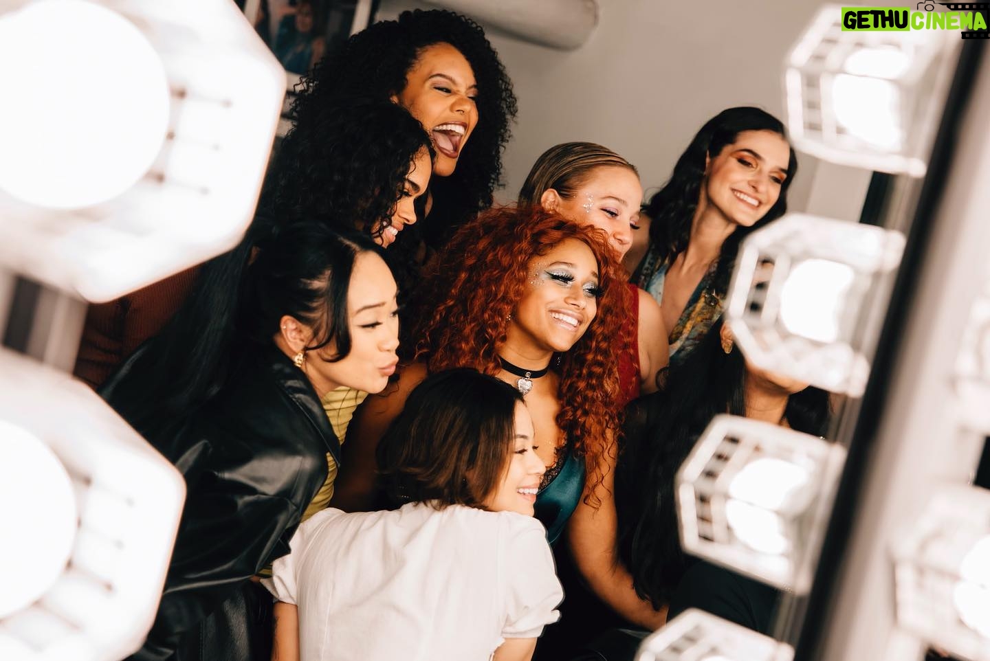 Laura Benanti Instagram - For two years we have dreamed of bringing together a company of brilliant and generous femmes to introduce @mirandaferriss femme focused work to NYC. Last Monday, that fantasy became a reality as we debuted ‘Spiral Bound’ at Joe’s Pub These behind-the-scenes photos capture the ego-less, open hearted, contagious joy that has rejuvenated our belief in what theatre making can be. We are very excited about what’s to come ✨ @livevamaria @eleriward @lornaacourtney @andrea.cesyl @therealkuhoo @cherryeisfuerzaj @maria_wirries @madisonwechsler @joespub @maesteamusicorg @openstageproject @emilymaltby @sujinkimramsey @gabbyveciana @rosa_avila_drums @metoohey @yoonahohmusic @yairevnine @edelman_richard @shiannrose @jannagrahamerz @mikiabraham_ 📸: @heathergershonowitz