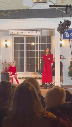 Laura Benanti Instagram - Well…🎄🎅
