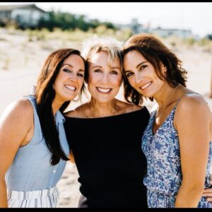 Laura Benanti Instagram - Happy Birthday to this bright light. This hummingbird. We love you @lee_bee4 in all your many roles. Mother, Wife, Nana, Teacher, Artist and Friend. 💫