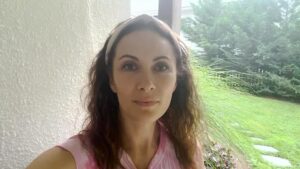 Laura Benanti Instagram - I’m answering @mealsonwheelsamerica call to #RespectYourElders. You can too at mealsonwheelsamerica.org/respect link in bio