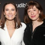 Laura Benanti Instagram - Thank you to all my friends and family who came out and showed me how much they care! Thank you to our tremendous audiences! Thank you @audibletheater for making this possible and for giving me so much freedom! Thank you to my friend and collaborator of 20 years, @therealtoddalmond and our brilliant director @amaginnis Come see our show! I think you’ll like it!! Now running through June 2nd. Link to tickets in bio! 💁🏻‍♀️: @voelhair 💄: @mikeyclifton 👗: @jakesokoloff Photos by Bruce Glikas @bruglikas @broadwaybruce_