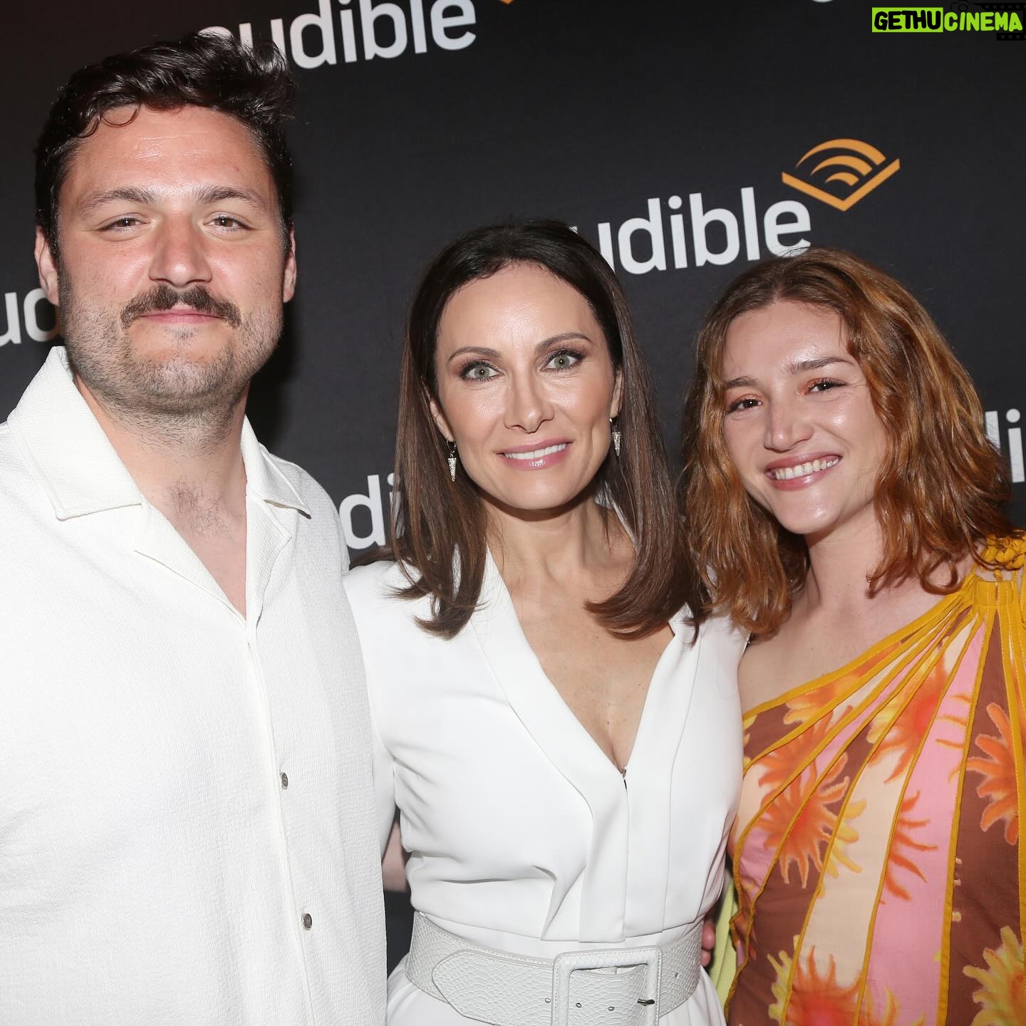 Laura Benanti Instagram - Thank you to all my friends and family who came out and showed me how much they care! Thank you to our tremendous audiences! Thank you @audibletheater for making this possible and for giving me so much freedom! Thank you to my friend and collaborator of 20 years, @therealtoddalmond and our brilliant director @amaginnis Come see our show! I think you’ll like it!! Now running through June 2nd. Link to tickets in bio! 💁🏻♀️: @voelhair 💄: @mikeyclifton 👗: @jakesokoloff Photos by Bruce Glikas @bruglikas @broadwaybruce_